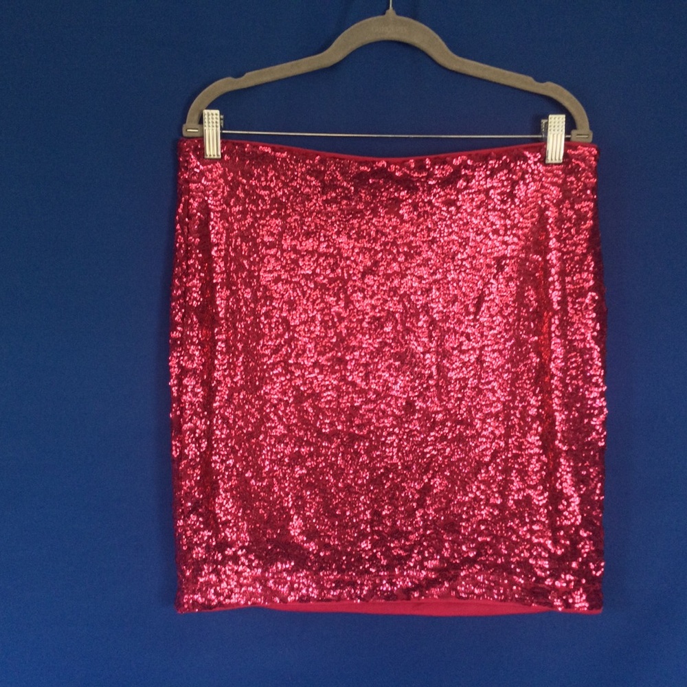 H&M Sparkling Large Holiday Red Sequin Mini Skirt